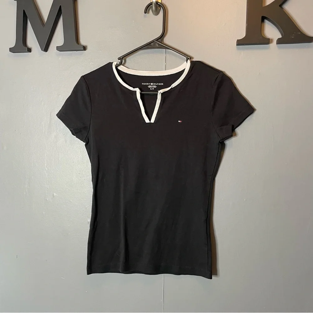Tommy Hilfiger Women's Black T-Shirt size small - Picture 1 of 5